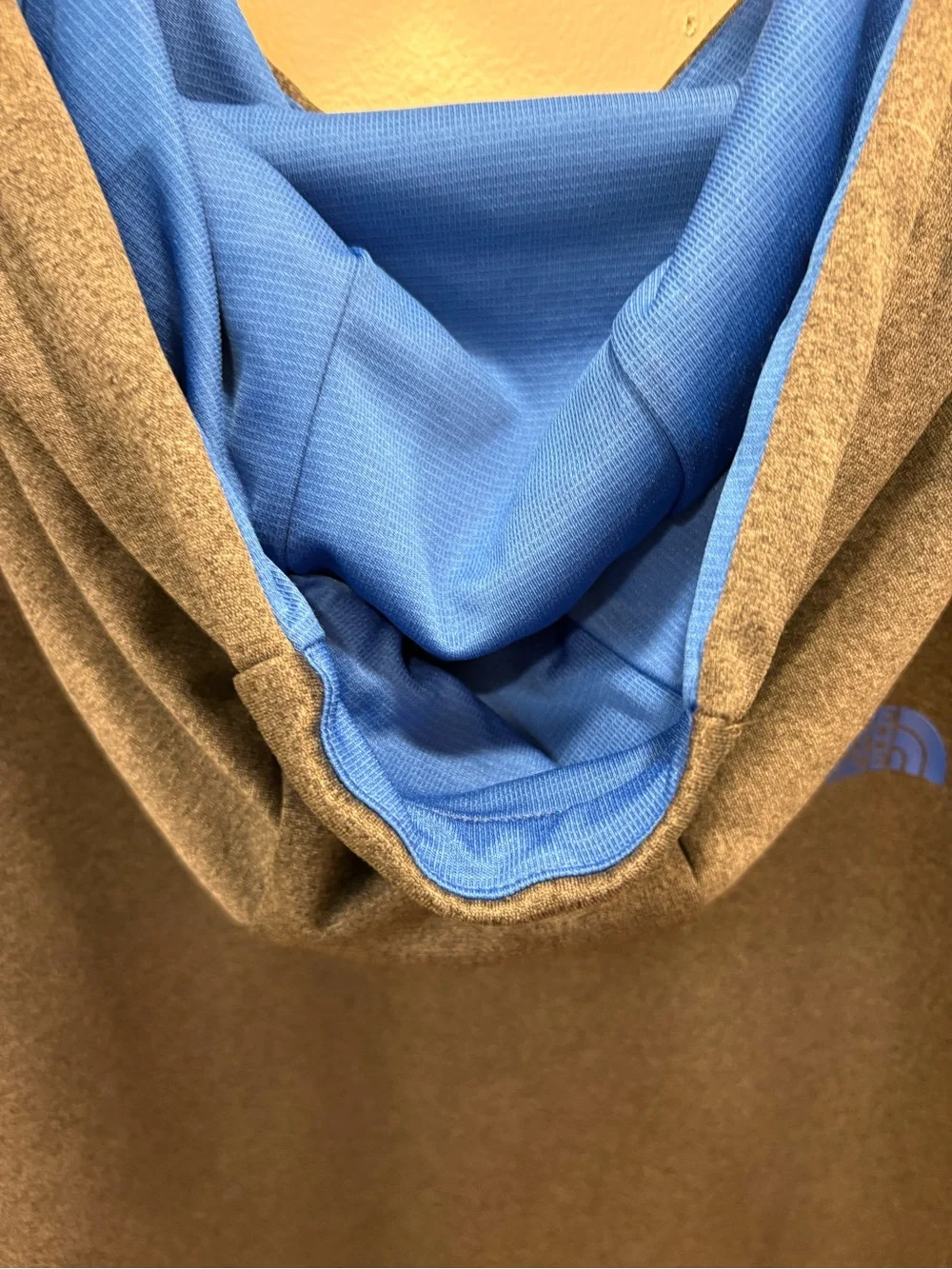 The North Face Men’s Medium Performance Hoodie Gray Blue Pullover